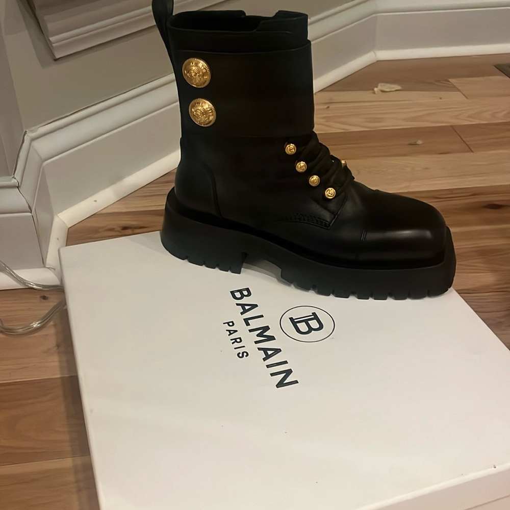 Size 37 Balmain Calfskin Button Cuff Ranger Boots Black Gold